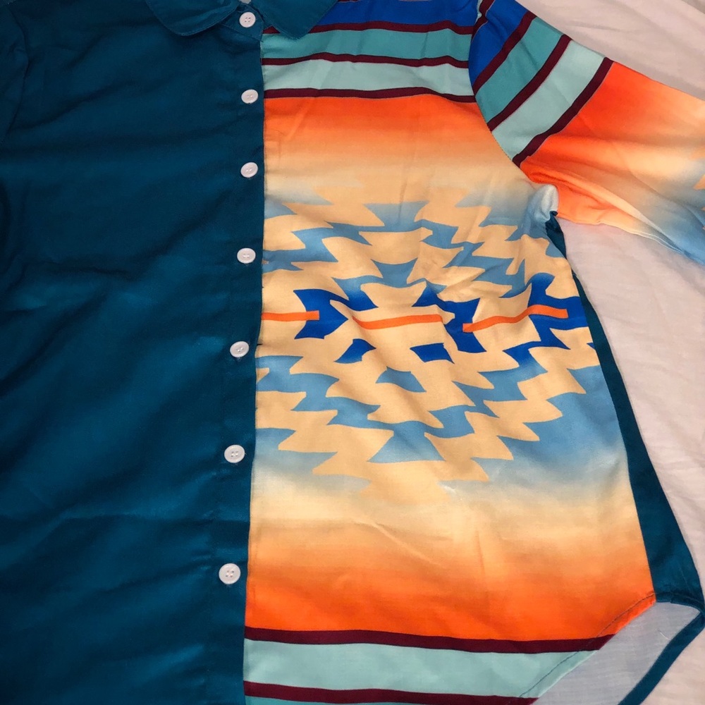 Women’s Geometric Pattern Long Sleeve Casual Button Up Shirt Size Medium Multi - Picture 2 of 5